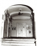 Zawartość – Content: Pałac, główny hall – widok w kierunku południowym, fotografia, 1984 r.;  Własność intelektualna – Intelectual Property: Aleksandra i Czesław Maćkowiak; Prawa majątkowe: Lubuski Wojewódzki Konserwator Zabytków; Dookreślenie – Instantiation: Kąsinowska R.: Przytok – pałac, Poznań 1984 r. Maszynopis w zbiorach Wojewódzkiego Urzędu Ochrony Zabytków w Zielonej Górze.