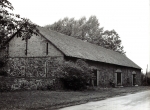 Zawartość – Content: Widok na stodołę zlokalizowaną przy drodze głównej, fotografia, 1984 r.; Własność intelektualna – Intelectual Property: Aleksandra i Czesław Maćkowiak; Prawa majątkowe: Lubuski Wojewódzki Konserwator Zabytków; Dookreślenie – Instantiation: Kąsinowska R.: Przytok – pałac, Poznań 1984 r. Maszynopis w zbiorach Wojewódzkiego Urzędu Ochrony Zabytków w Zielonej Górze.