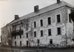 Zawartość – Content: Widok fasady głównej pałacu w Luboradzu, ok. 1960 r.; Własność Intelektualna – Intellectual Property: K. Gawinowska; Prawa Majątkowe: DWKZ Legnica; Dookreślenie – Instantiation: K. Eysymontt, Studium Historyczno-Artystyczne Zamku w Luboradzu, PKZ Wrocław 1960