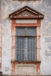 Szczepanów, pałac, portal okna pierwszego piętra na elewacji wschodniej. Fot. Kamilla Ernandes.