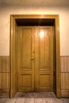 Szczepanów, pałac, rokokowa stolarka drzwi prowadzących z sieni do pomieszczenia w północno-zachodnim narożniku parteru.  Fot. Kamilla Ernandes.