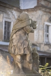 Rzeźba św. Floriana na dziedzińcu, fot. Kamilla Ernandes