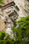 Brzezinka, pałac, fragment głównego portalu wejściowego – figura prawego atlanta. Fot. Kamilla Ernandes