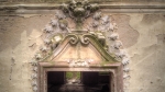 Brzezinka, pałac, fragment wnętrza sieni – dekoracja portalu wejściowego do sali myśliwskiej. Fot. Kamilla Ernandes