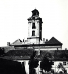 Zawartość – Content: Widok na zamek i kuchnie zamkowe od strony południowej. Fotografia, 1969 r.;  Własność intelektualna – Intelectual Property: Maćkowiak G.;  Prawa majątkowe: Lubuski Wojewódzki Konserwator Zabytków;  Dookreślenie – Instantiation: Billert A.: Żary – zespół rezydencjonalno-parkowy. Poznań 1972. Maszynopis w zbiorach Wojewódzkiego Urzędu Ochrony Zabytków w Zielonej Górze.