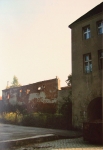 Zawartość – Content: Krosno Odrzańskie, ruiny zamku i fragment baszty, fotografia, sierpień 1995 r.;  Własność Intelektualna – Intellectual Property: Piotr Kraszewski;Prawa Majątkowe: Instytut Zachodni w Poznaniu;Dookreślenie – Instantation: brak.