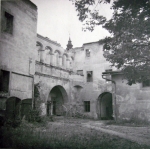 Zawartość – Content: Krosno Odrzańskie, galeryjka renesansowa zamku piastowskiego (skrzydło płd.), fotografia 1947 r.;  Własność Intelektualna – Intellectual Property: Gwido Chmarzyński;Prawa Majątkowe: Instytut Zachodni w Poznaniu;Dookreślenie – Instantation: brak.