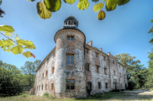 Zespół pałacowo-parkowo-folwarczny w Broniszowie